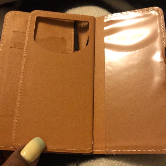 Phone case - Picture 3 of 4